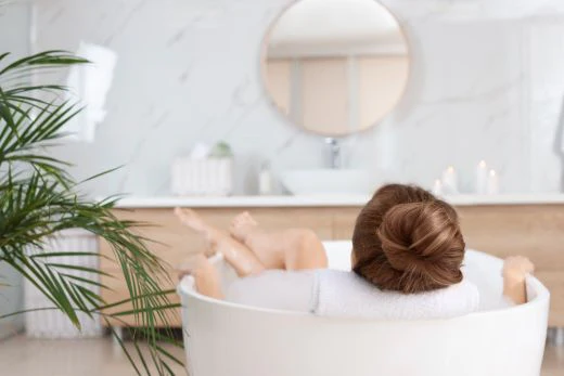Découvrez les bienfaits des bains thérapeutiques chez Ideal Body Clinic Sherbrooke 🛁